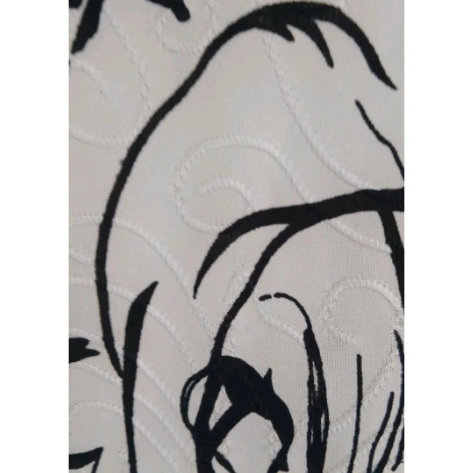 size medium text short sleeve vintage tshirt 2000s y2k black and white