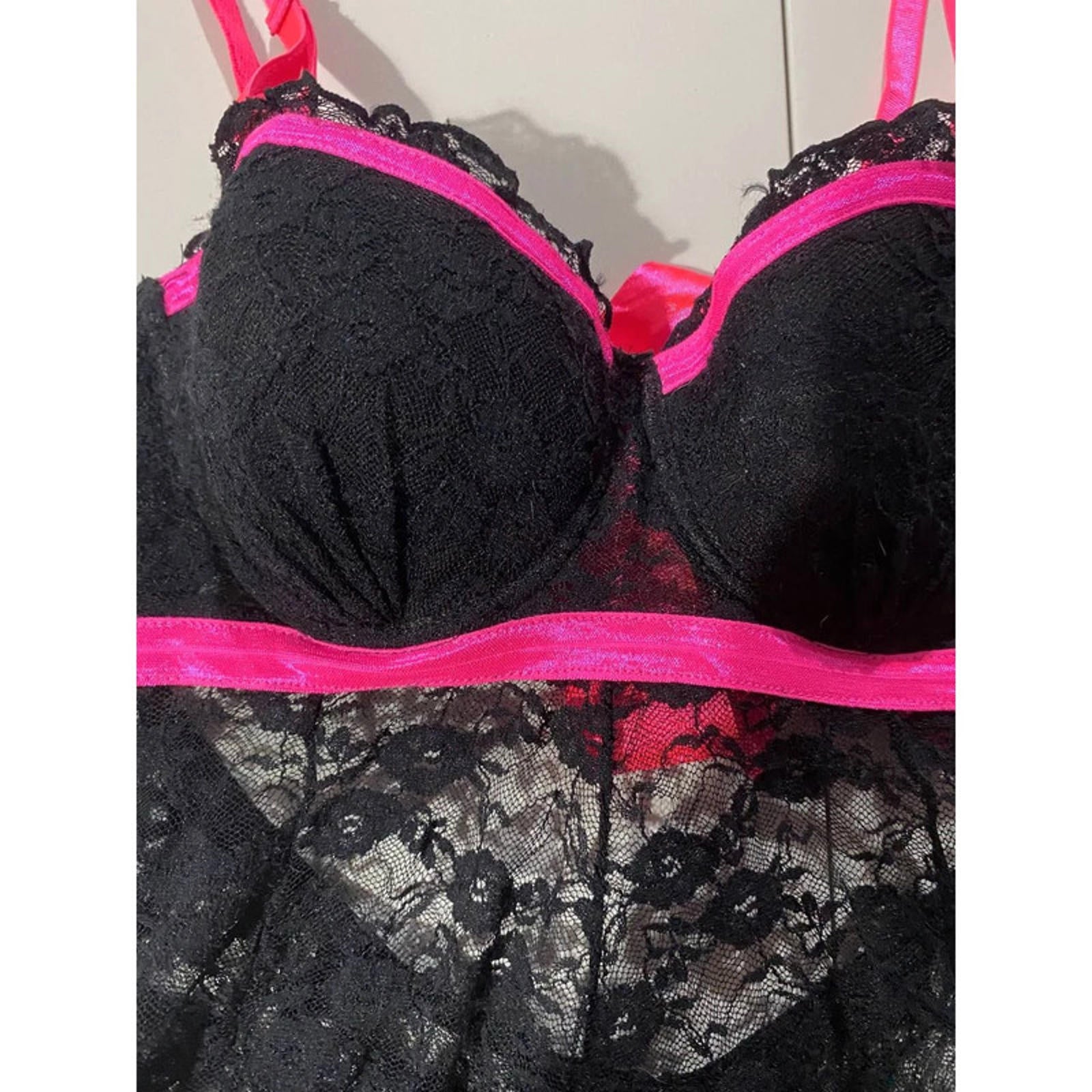 size 34b small hot pink and black floral lace babydoll top mcbling y2k 2000s vintage